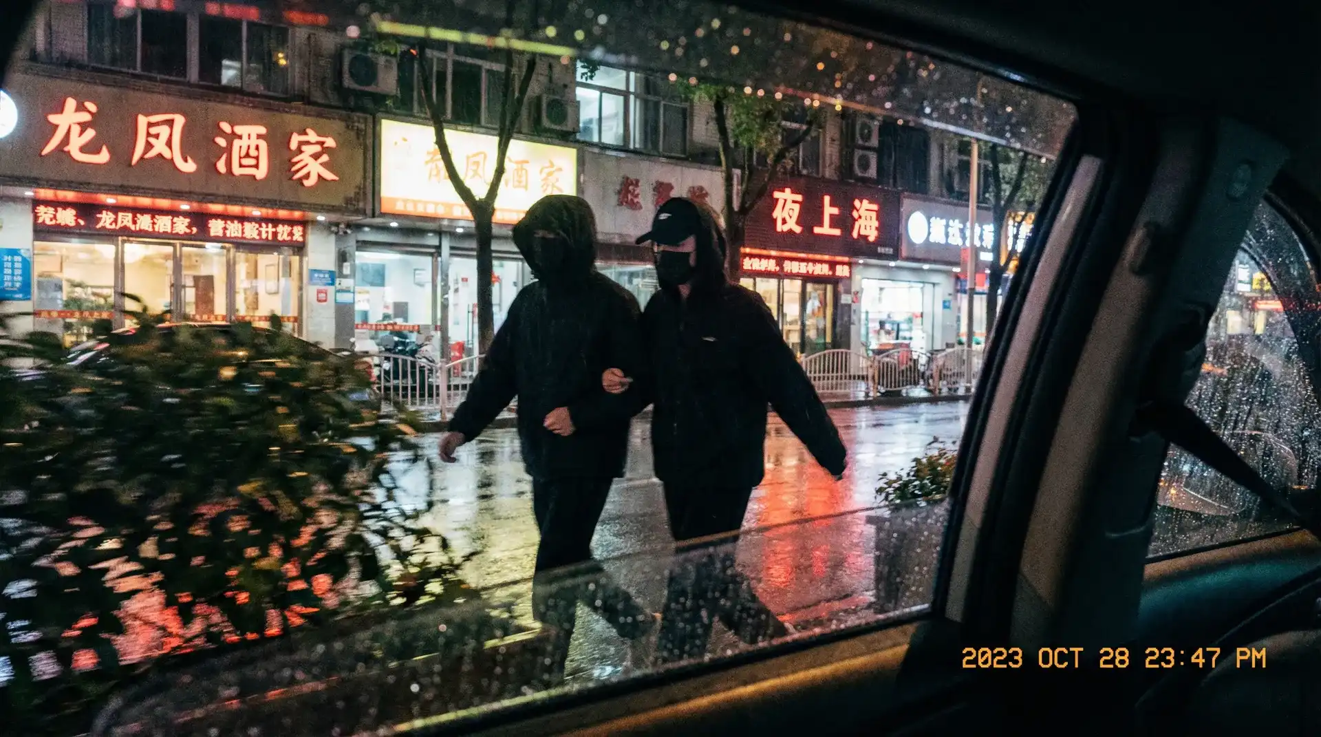 华体育网址 - 顶流明星深夜密会现场抓拍照片